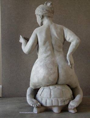 Femme nue sur Tortue - La Gourmandise (de dos)